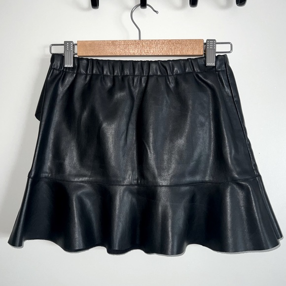 🌟Mini leather skirt🌟 - Picture 2 of 2